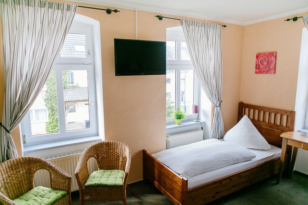 Landhotel Airport-Inn Lautzenhausen Buitenkant foto