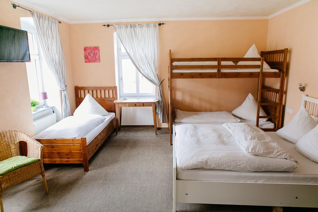Landhotel Airport-Inn Lautzenhausen Buitenkant foto